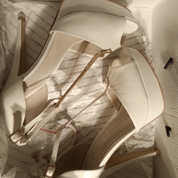 ⭐️ ⭐️ Aldo Beautiful leather  open toe platform heels - Picture 1 of 6